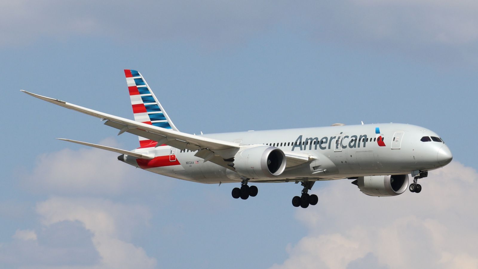 American Airlines Boeing 787-8 arriving at Dallas/Fort Worth from Seoul