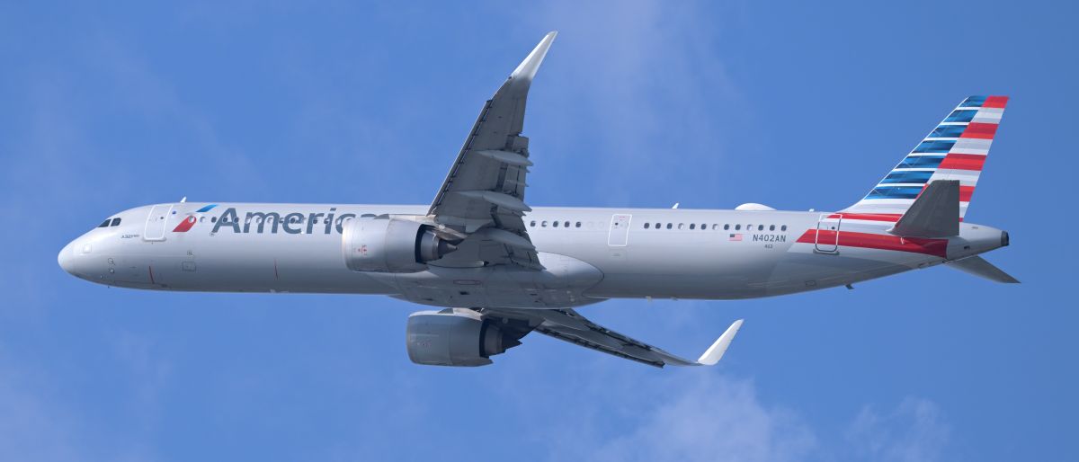 American Airlines Airbus A321neo N402AN climbing out of Boston