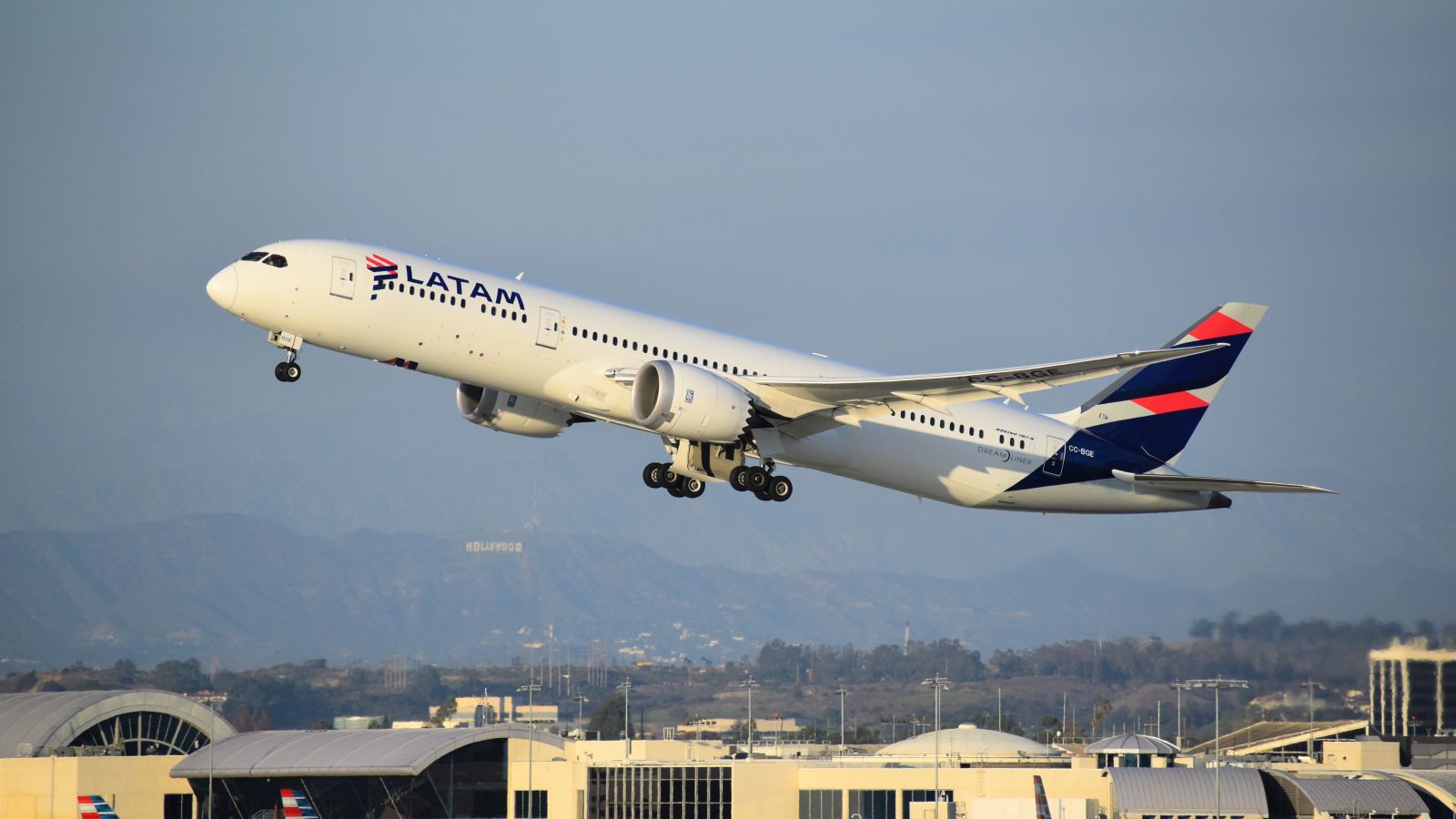 LATAM Airlines Boeing 787-9 CC-BGE taking off from Los Angeles on flight LA603 to Santiago
